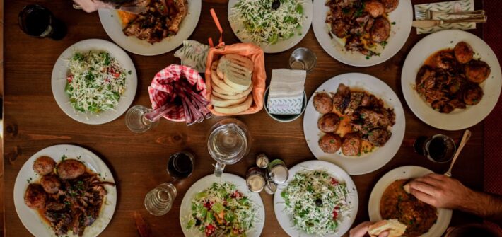 10 Simple Weeknight Dinners Busy Families Actually Want to Make — Photo by Stefan Vladimirov on Unsplash